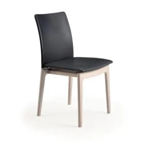 Skovby tuoli 63 valkoöljytty tammi/musta nahka