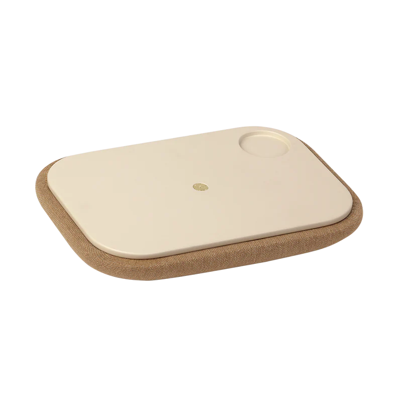 Käännettävä istuin, toisella puoella "tarjotin"