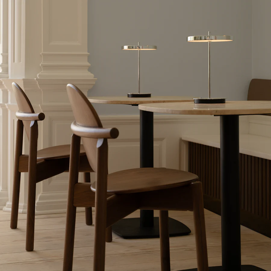 Umage Gather pöytä, Heiko tuoli ja Asteria Move valaisin