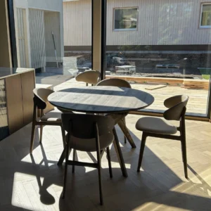 Kristensen Amelia pöytä ja Ram Wood Comfort tuolit